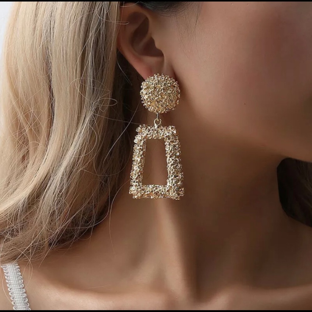 NEW BIG GOLD CHUNKY TEXTURED EARRINGS - Picture 6 of 6